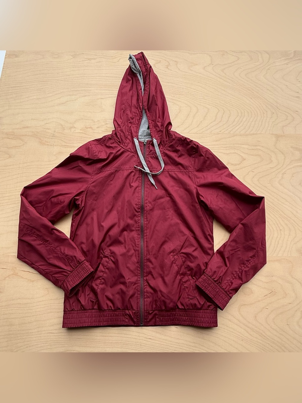 Zine Lightweight Maroon Red Windbreaker Front Zip Gray Lined Hood Women's size M